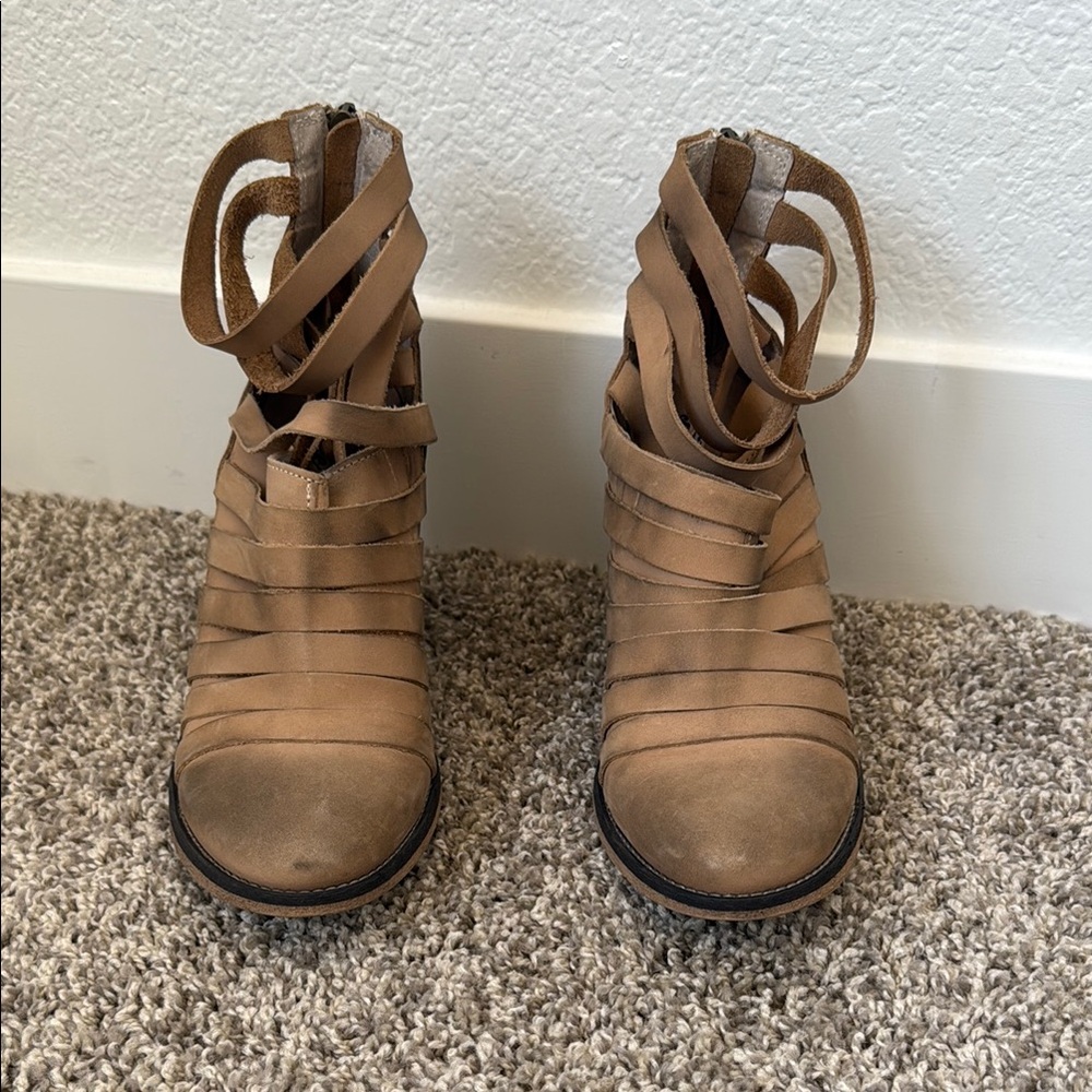 Free People Hybrid Strappy Leather Bootie Cream Wooden Heel Size 39